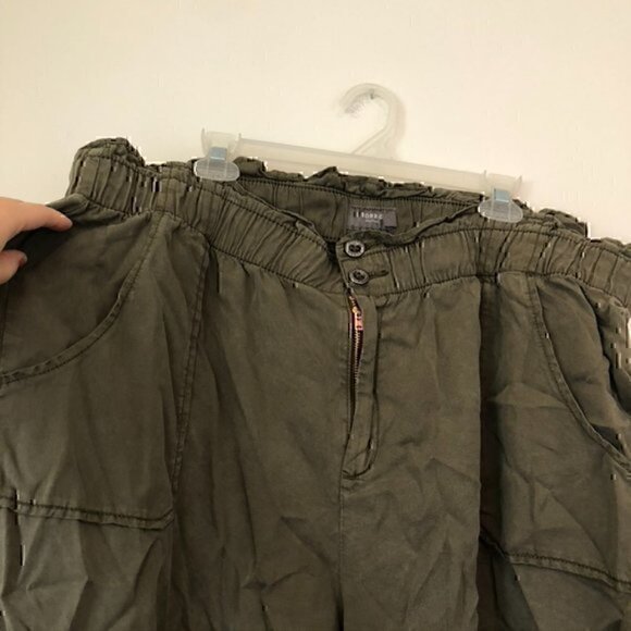 TORRID Plus Size Olive Green High Waisted Rise Paper Bag Cropped Ankle Pants 22 - Picture 5 of 11